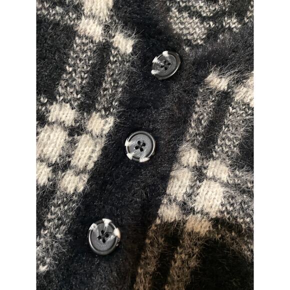 Women's V Neck Cropped Black Plaid Fuzzy Cardigan Sweater Sz Med Preppy Academic - Picture 6 of 10